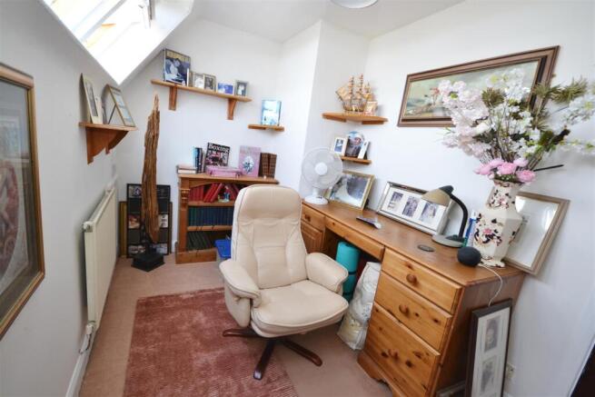 4 bed Detached for sale Image 11