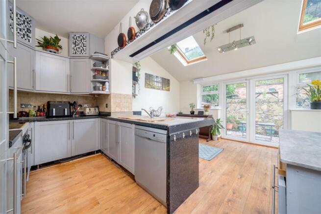 3 bed Terraced for sale Image 9