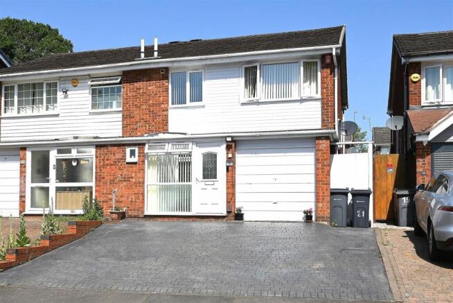 21 Ingham Way front.JPG