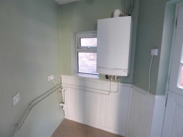 REAR HALL/UTILITY