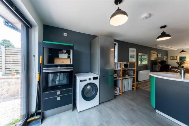 5 Nixon Road-002.jpg