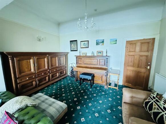 8 bed Detached for sale Image 8