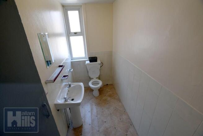 3 bed Apartment to rent Image 12