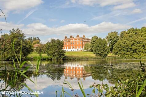 Wormleybury Manor, Broxbourne - WEALTH OF CHARACTER
