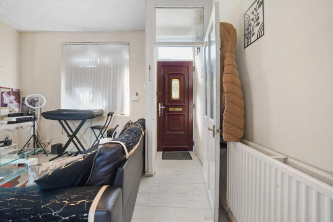 15 Arnold Grove, L15 8HP photo 4