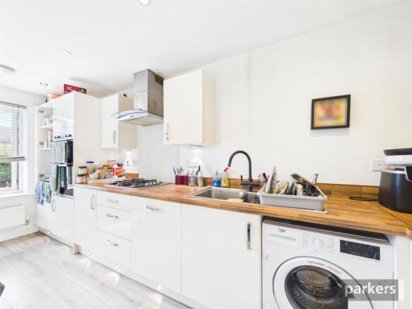 Hawthorn Crescent, Woodley, Reading, Berkshire, RG5 photo 4