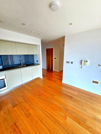2 bed Apartment to rent Image 5