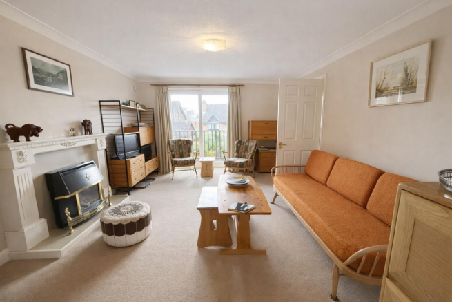 LOUNGE AREA