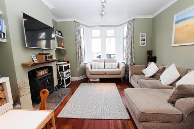 LIVING ROOM 2 USE.jpg
