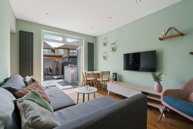 65 Abbott Ave, Wimbledon Chase, SW20 8SG reception