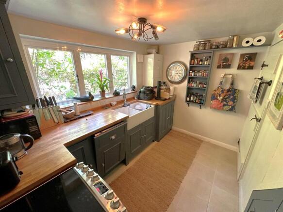 Kitchen 2.jpg