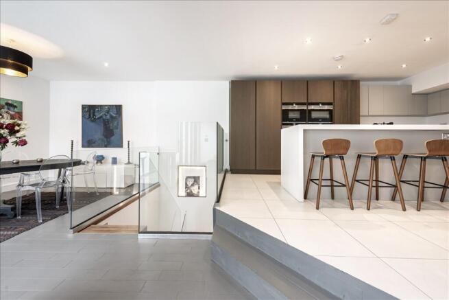 Townhouse Mews, Shepherd's Bush W12 photo 4