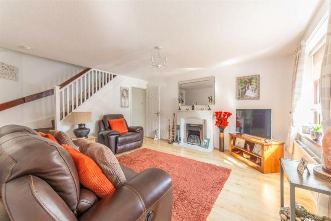 76 Gifford Close-8.jpg