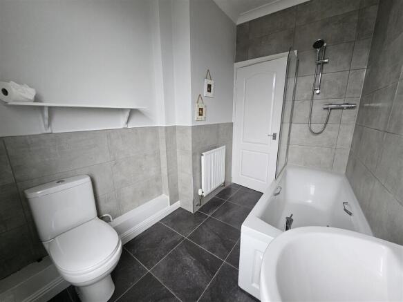 2 bed Terraced to rent Image 8