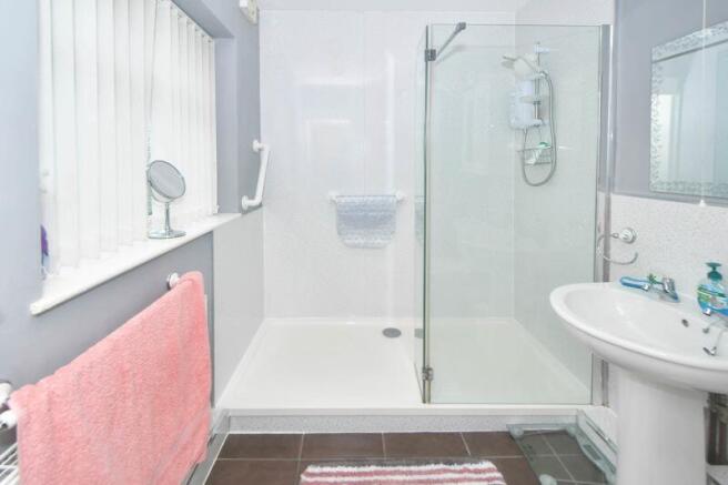 SHOWER ROOM