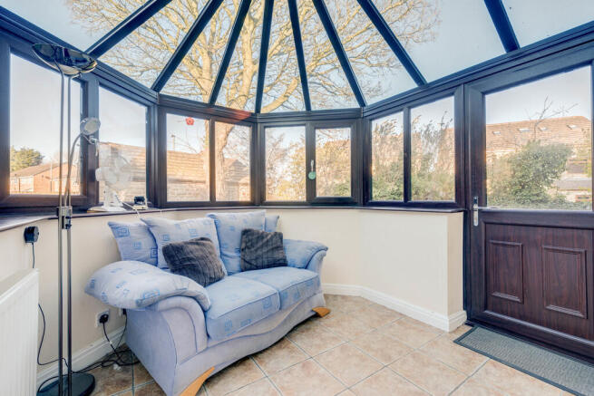 6 bed Detached for sale Image 9