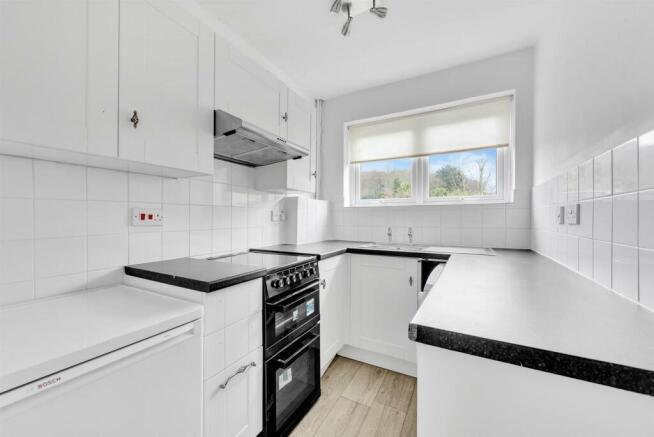 FITTED KITCHEN