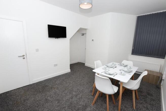 5 bed Terraced to rent Image 4