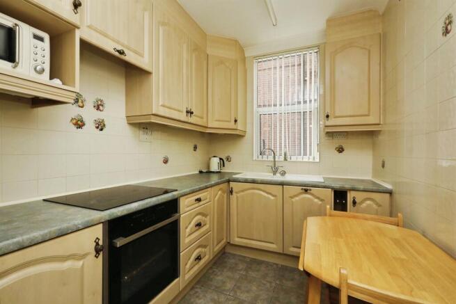 2 bed Ground Flat for sale Image 3
