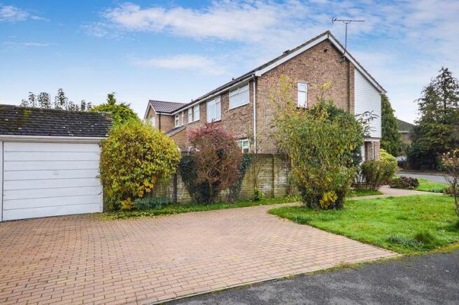 Side, driveway...