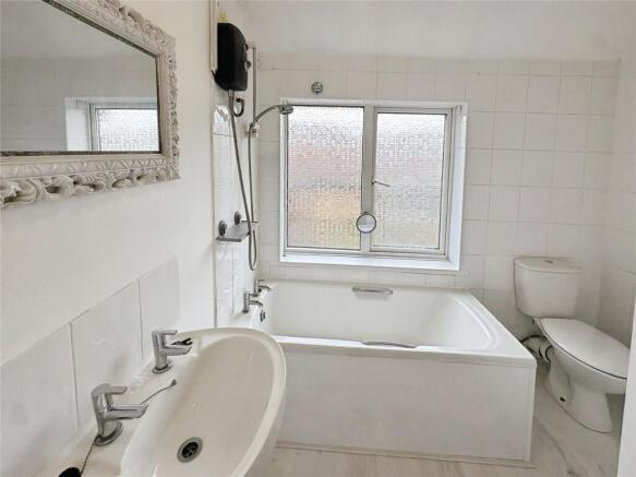3 bed Terraced to rent Image 9