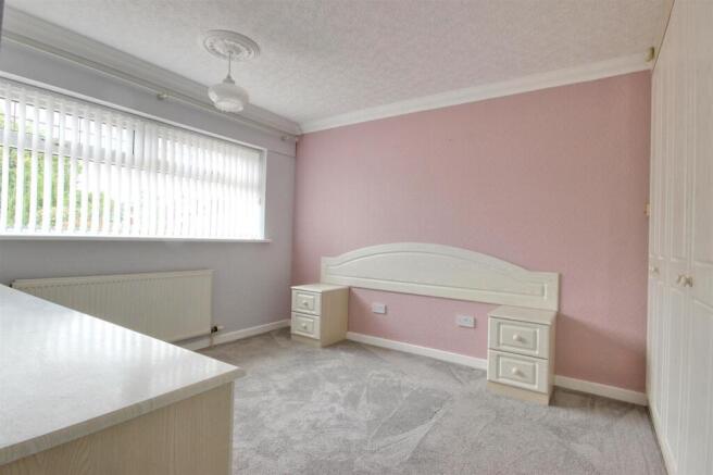 2 bed Semi-Detached Bungalow for sale Image 8