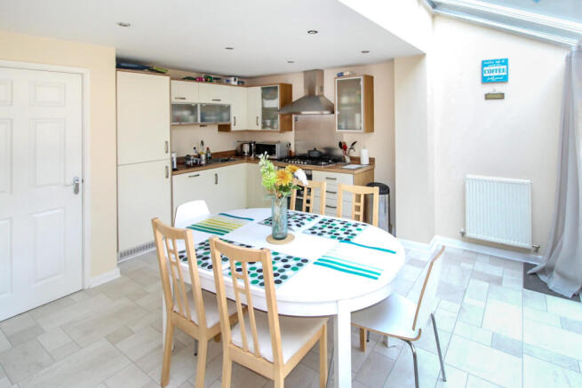 4 bed Town House for sale Image 4