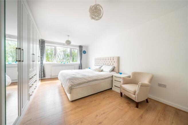 4 bed Detached for sale Image 12