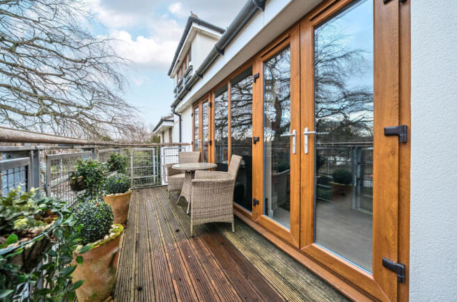 3 bed Flat for sale Image 12
