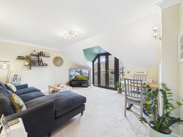 CAM02136G0-PR0544-STILL022