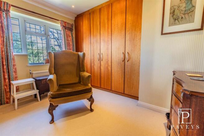DRESSING ROOM