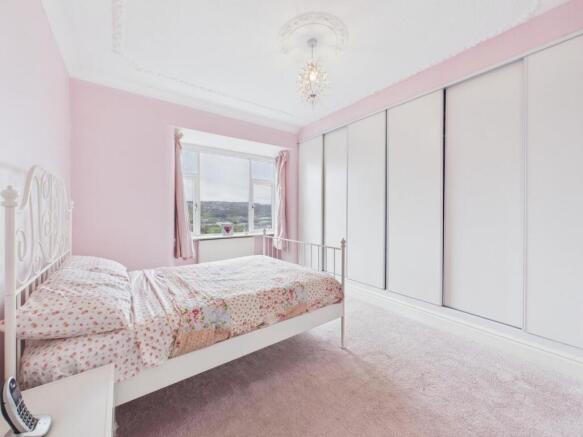 5 bed Semi-Detached for sale Image 12