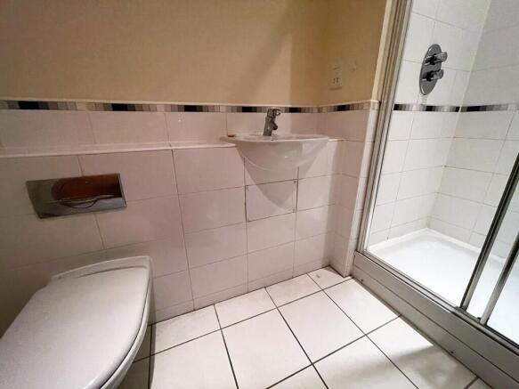 1 bed Apartment to rent Image 6