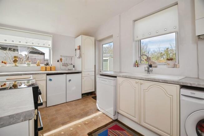 3 bed Semi-Detached for sale Image 8