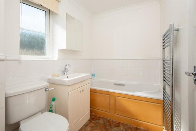 EN-SUITE BATHROOM