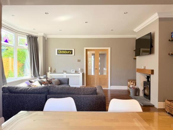 4 bed Detached for sale Image 9