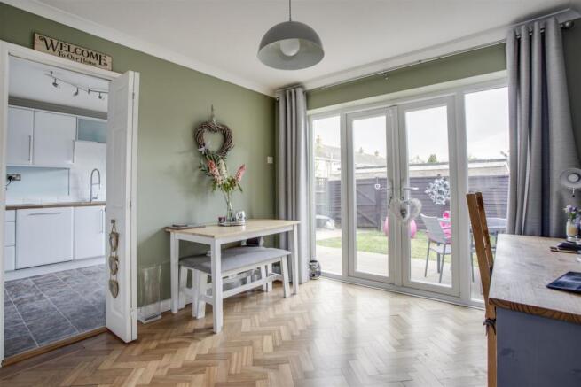 29 Willoughbys Walk Dining Room.jpg
