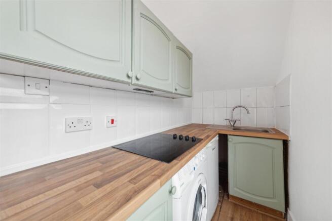 Flat 4, 112 Tooting High Street, SW17 0RR (3).jpg