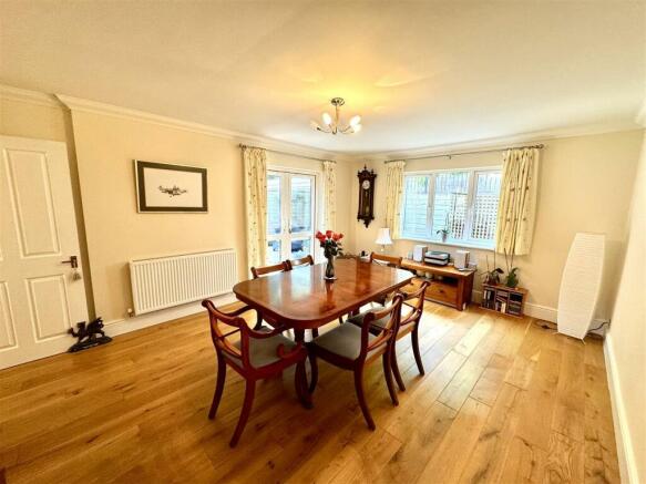 FORMAL DINING ROOM