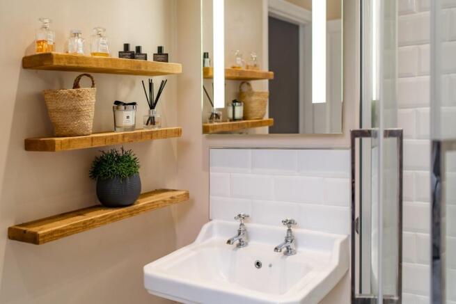 Stylish en-suite