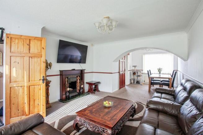 3 bed Semi-Detached for sale Image 4