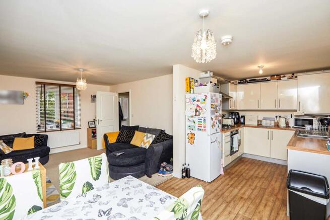 Kitchen/Lounge Area