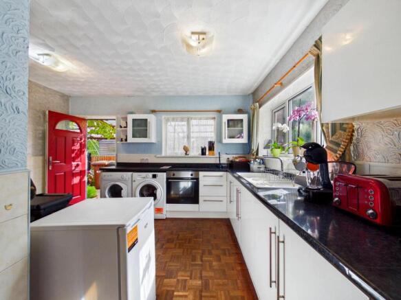 3 bed Semi-Detached for sale Image 10