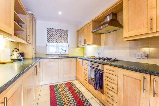 Integrated kitchen with gas hob