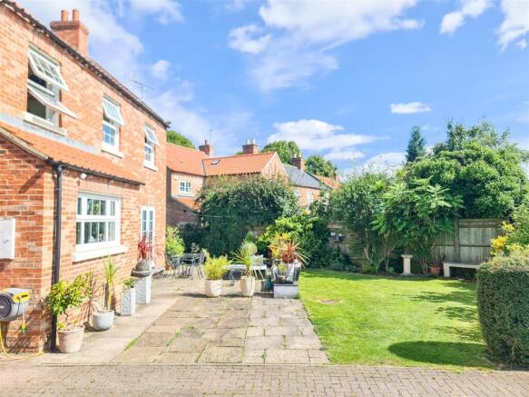 4 bed Detached to rent Image 11