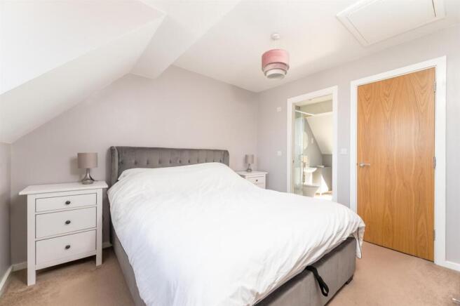 3 bed Town House for sale Image 4