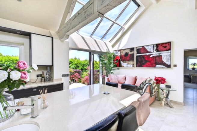 4 bed Detached for sale Image 8