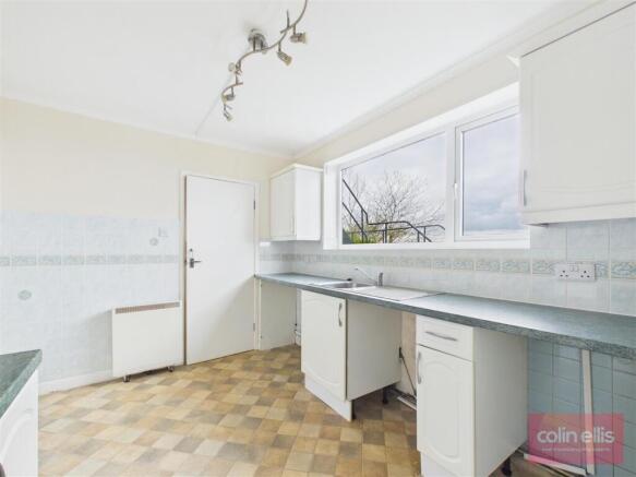 2 bed Ground Flat for sale Image 6