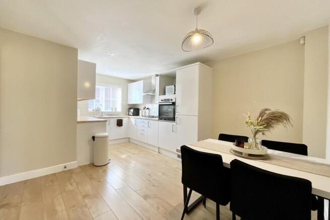 3 bed Semi-Detached for sale Image 5