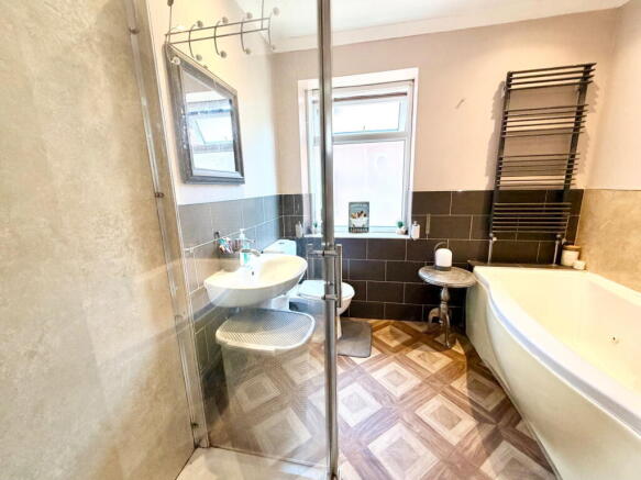 3 bed Detached for sale Image 8